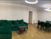 LA01754 Վարձով 3 սենյականոց բնակարան Վիկտոր Համբարձումյանի փողոցում