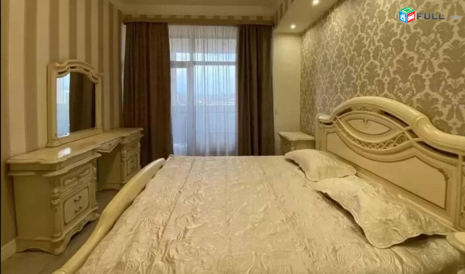 LA03157 Վարձով 3 սենյականոց բնակարան նորակառույց շենքում Գյուլբենկյան փողոցում