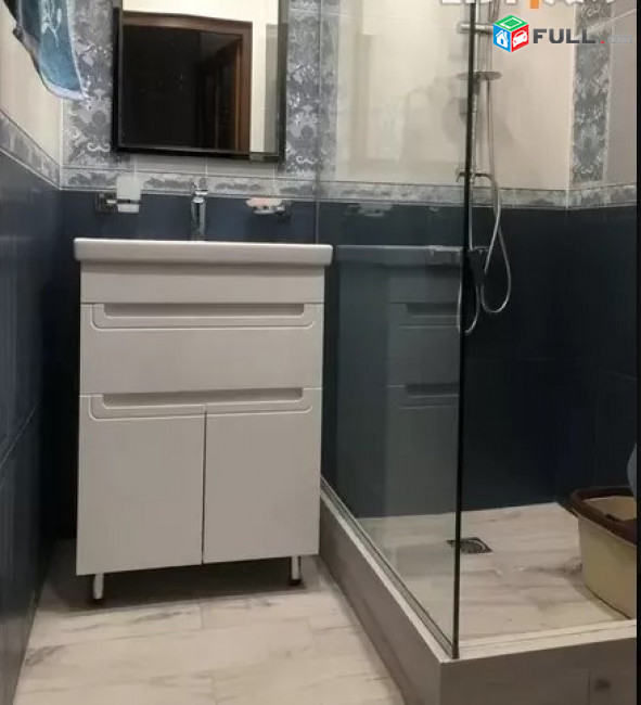LA01463 Վարձով 3 սենյականոց բնակարան Գրիբոյեդով փողոցում