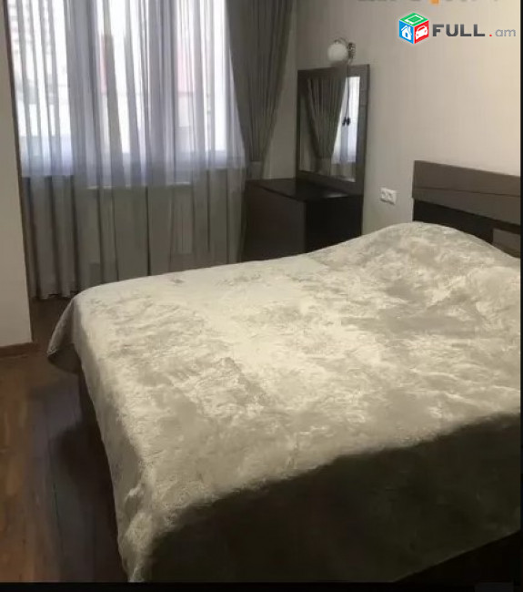 LA01463 Վարձով 3 սենյականոց բնակարան Գրիբոյեդով փողոցում
