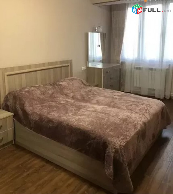 LA01463 Վարձով 3 սենյականոց բնակարան Գրիբոյեդով փողոցում