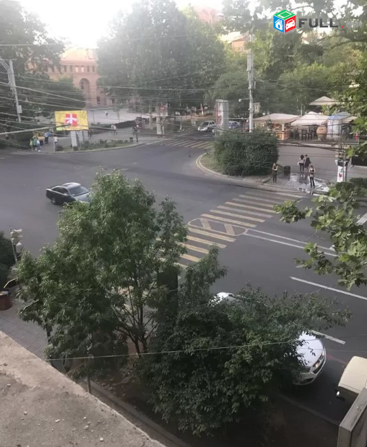  LA00399 Վարձով 3 սենյականոց բնակարան Սայաթ-Նովայի պողոտայում