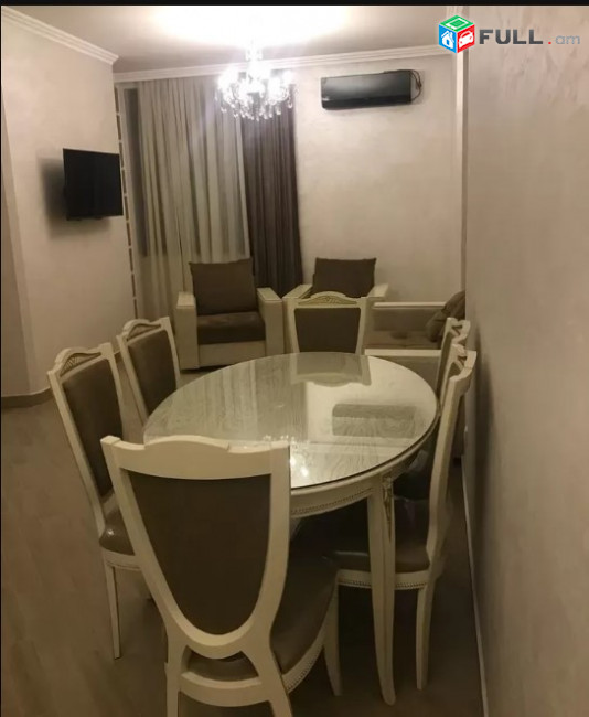  LA00399 Վարձով 3 սենյականոց բնակարան Սայաթ-Նովայի պողոտայում