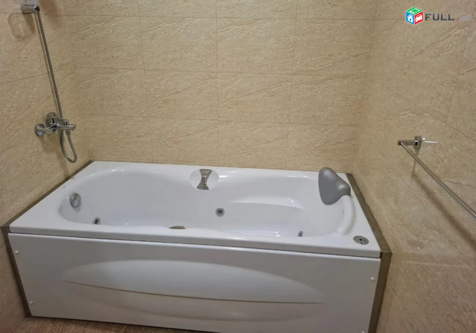 LA11996 Վարձով  3 սենյականոց բնակարան Արամի փողոց ,  նորակառույց շենքում