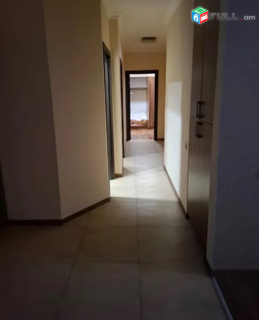 LA11996 Վարձով  3 սենյականոց բնակարան Արամի փողոց ,  նորակառույց շենքում