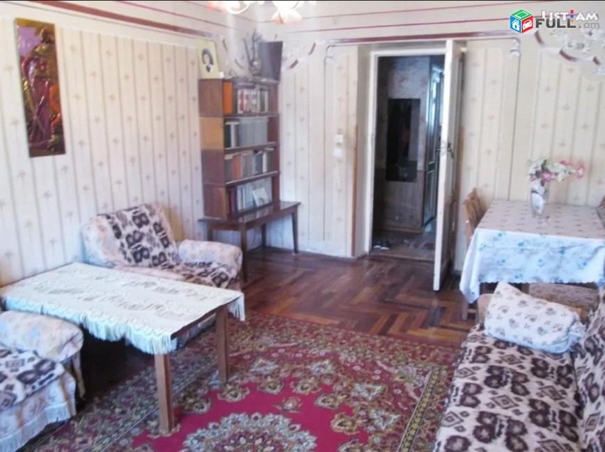 Վաճառվում է 3 սենյականոց բնակարան 