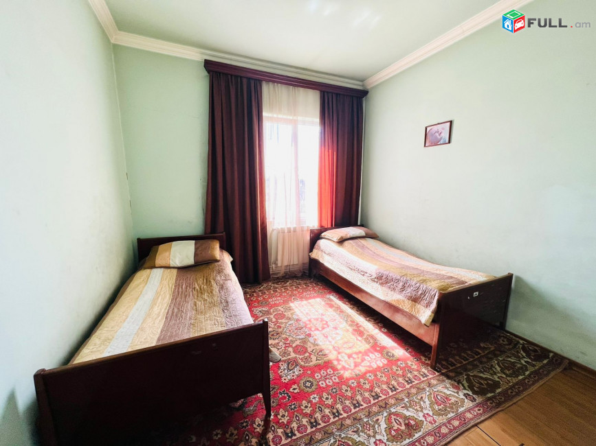 AK4853  Երկու հարկանի  քարե տուն  Արշակունյաց պողոտայում