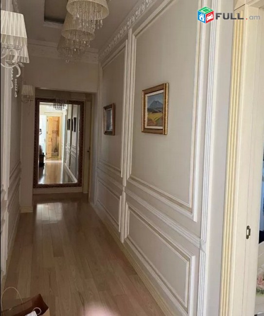 AK8009  Երեք հարկանի քարե տուն Աջափնյակում, 550 ք.մ., 3+ սանհանգույց, կապիտալ վերանորոգված