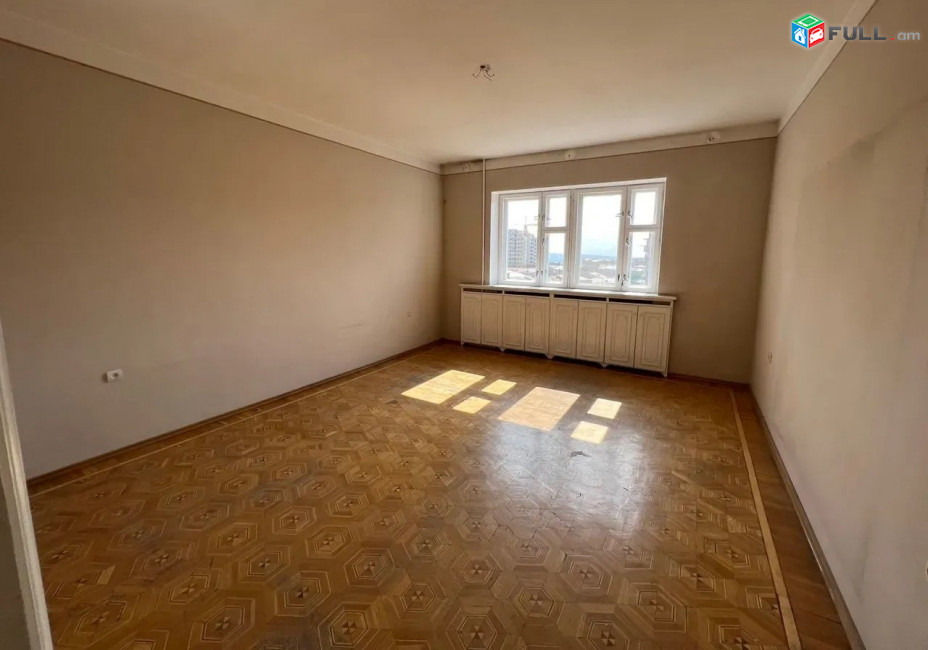 Կոդ 0055100  Գրասենյակային տարածք Կալենցի փողոցում Արաբկիրում, 740 ք.մ.