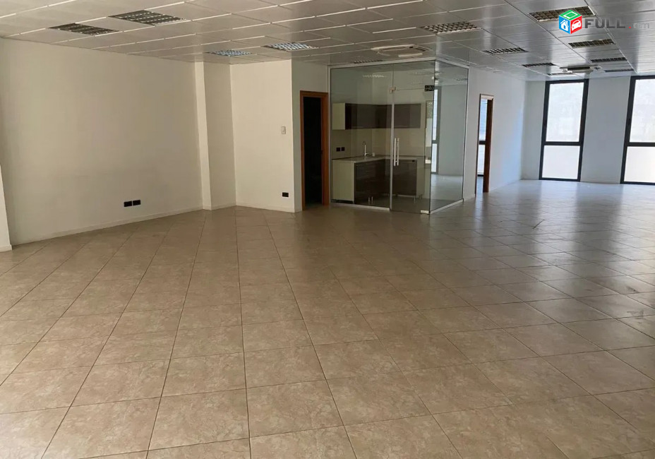 Կոդ 0055195   Գրասենյակային տարածք Վազգեն Սարգսյան փողոցում կենտրոնում, 113 ք.մ.