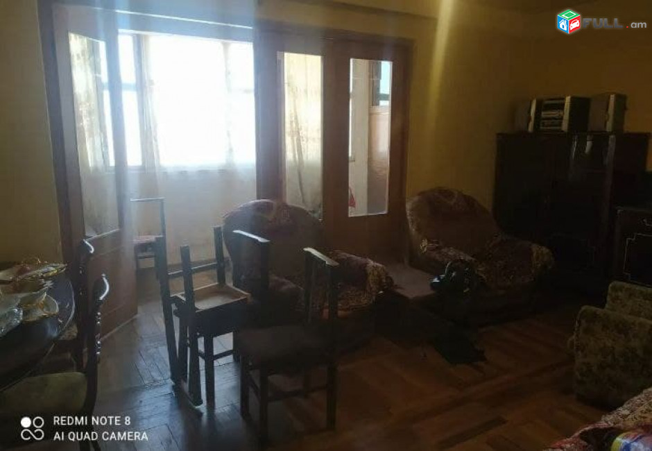 Տրվում է վարձով 3 սենյականոց բնակարան, Նազարբեկյան թաղամաս, 