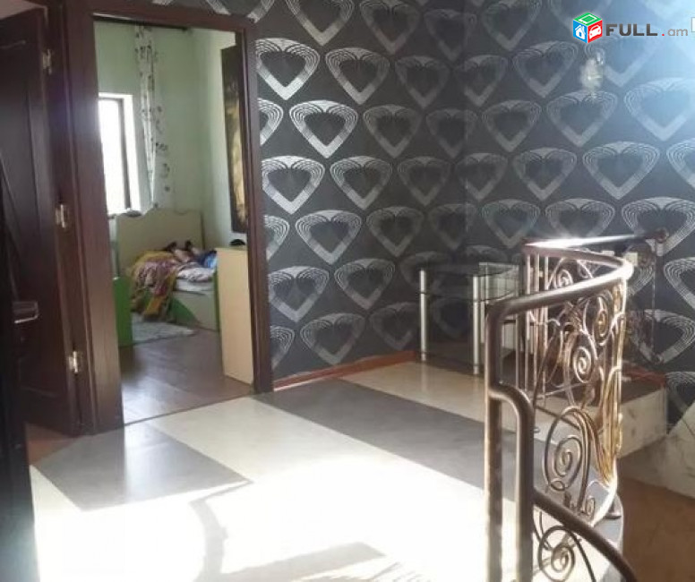 AV0148 Վարձով է տրվում 3 հարկանի առանձնատուն Վարդանանց փողոցում