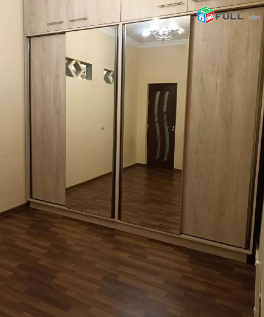 AV0278 Վարձով է տրվում 4 սենյականոց բնակարան Երվանդ Քոչարի փողոցում