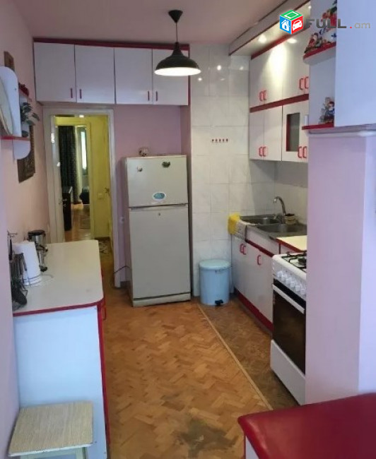 AV0421 Վարձով է տրվում 3 սենյականոց բնակարան Կորյունի փողոցում