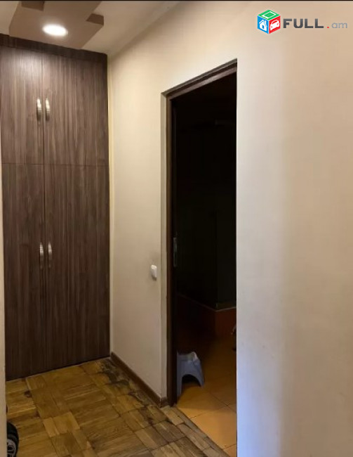 AV0582 Վարձով է տրվում 3 սենյականոց բնակարան Ադոնցի փողոցում