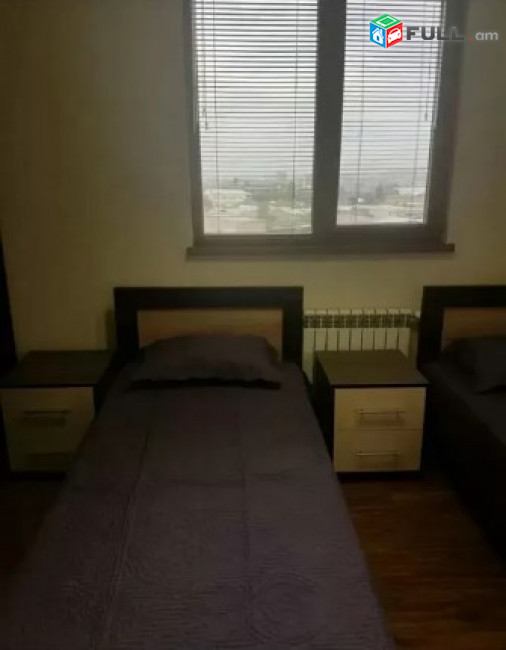 AV0948 Վարձով է տրվում 3 սենյականոց բնակարան Գրիբոյեդով փողոցում