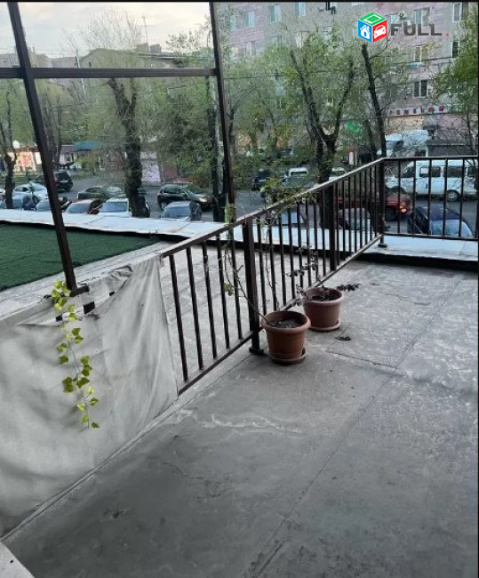 AV1021 Վարձով է տրվում 4 սենյականոց բնակարան Շինարարների փողոցում