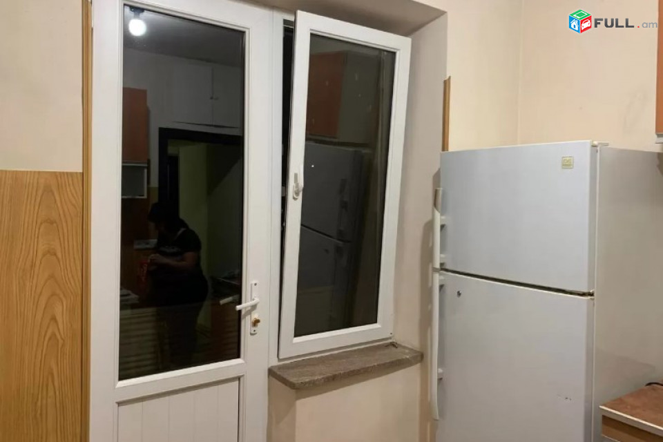 AV1050 Վարձով է տրվում 2 սենյականոց բնակարան Հովսեփ Էմինի փողոցում