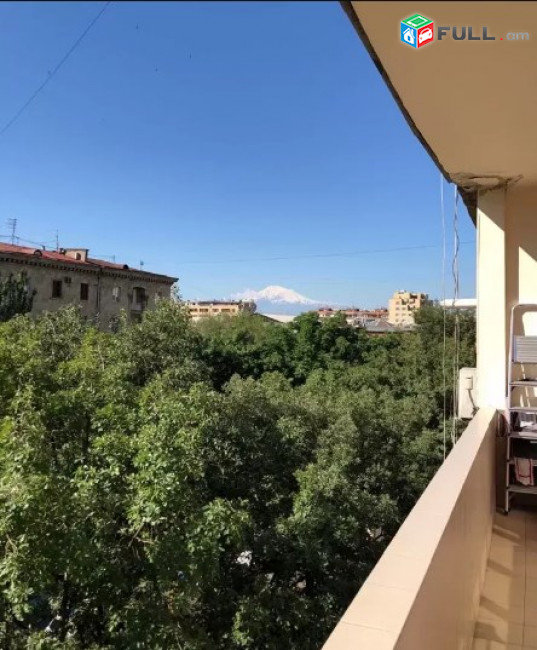 AV0680 Վարձով է տրվում 3 սենյականոց բնակարան Աբովյան փողոցում
