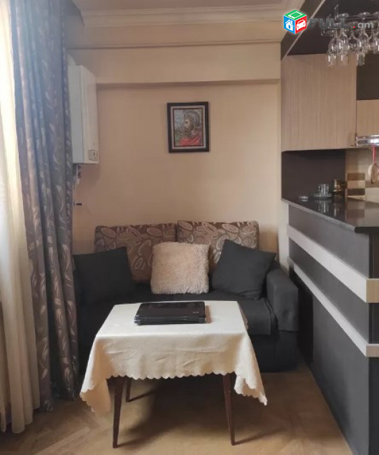 AV0573 Վարձով է տրվում 2 սենյականոց բնակարան Պուշկինի փողոցում