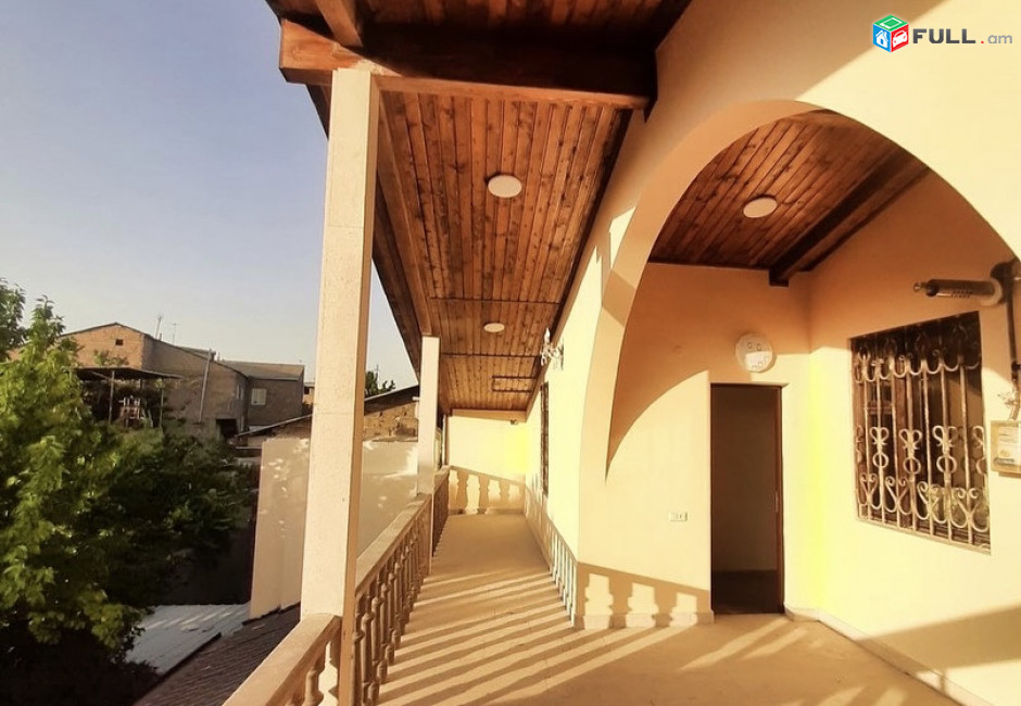 3 սենյականոց բնակարան Էրեբունիում, 100 ք.մ., եվրովերանորոգված, քարե շենք ,400,000 ֏ ամսական 