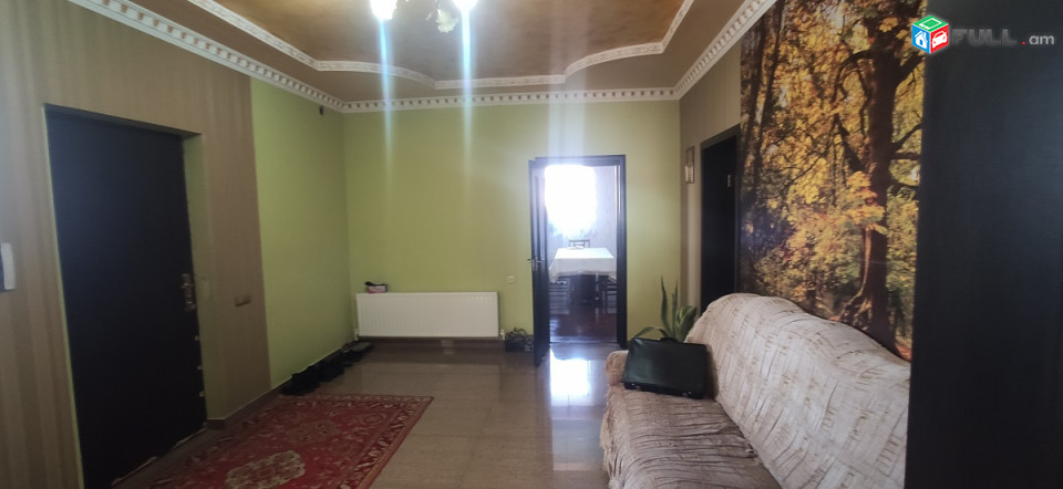 Փարաքարի նախկին ԳԱԻ-ից աջ 3կմ Մերձավանի Այգեկ գյուղում,հողը 2100քմ,տունը 487քմ