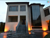 IN0051  Երեք հարկանի քարե տուն Աբովյան փողոցում Ավանում, 1200 ք.մ