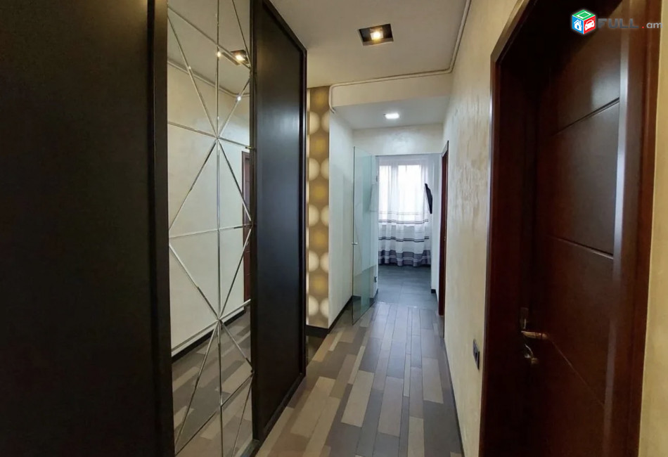 IN0506  Ընդարձակ 6  սենյականոց բնակարան Հանրապետության փողոցում