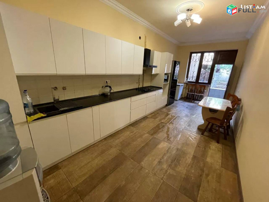 IN0618  Չորս հարկանի քարե տուն Այծեմնիկ Ուրարտուի փողոցում Նորք Մարաշում
