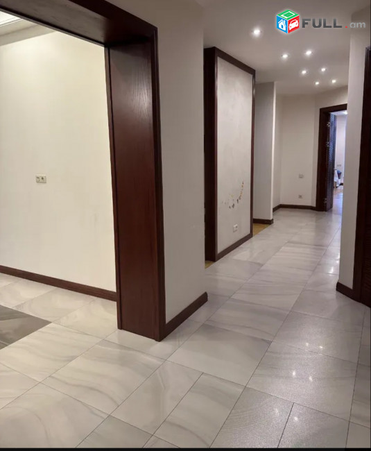 IN0629 Վարձով 3 սենյականոց բնակարան նորակառույց շենքում Եկմալյան փողոցում