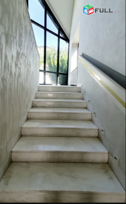 IN0633  Չորս հարկանի քարե տուն Ձորափի փողոցում կենտրոնում, 570 քմ, 3+ սանհանգույց, կապիտալ վերանորոգված