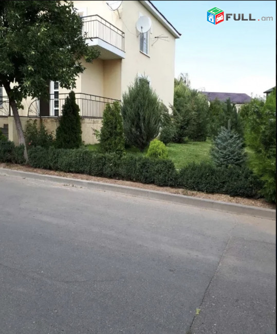 IN0651  Երեք հարկանի տուն, Վահագնի Թաղամաս Աջափնյակում, 300 քմ, 2 սանհանգույց, կապիտալ վերանորոգված