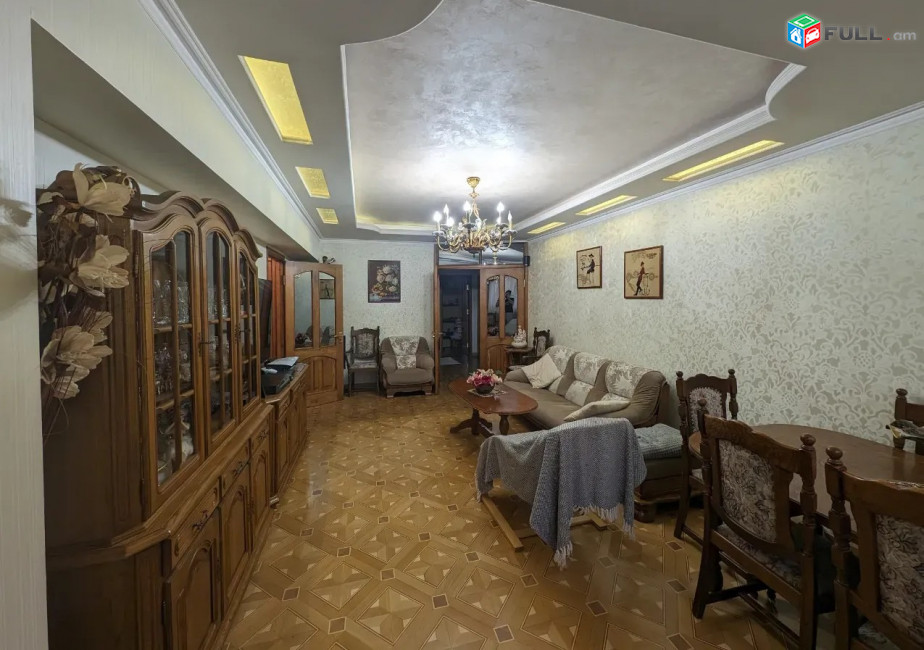 KS4-70 Վաճառվում է 4 սենյականոց բնակարան Փոքր կենտրոնում