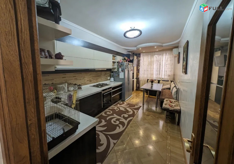 KS4-70 Վաճառվում է 4 սենյականոց բնակարան Փոքր կենտրոնում