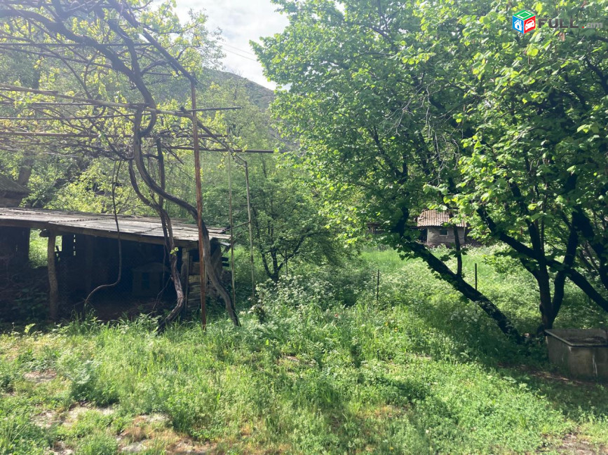 Վաճառվում է տուն և հողատարածք Վայոց ձորի մարզում