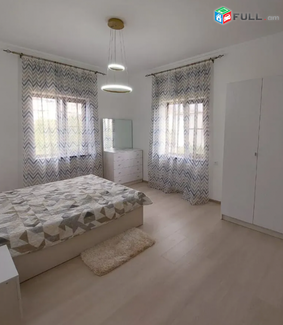 Երկու հարկանի քարե տուն Ավանում, 245 քմ , Հողատարածքի մակերեսը 1040 քմ 