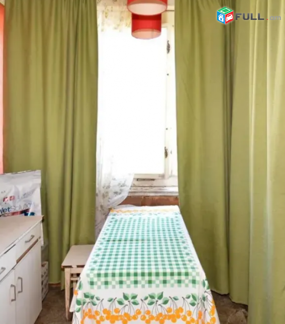 2 սենյականոց բնակարան Սարյան փողոցում, 70 քմ, նախավերջին հարկ, քարե շենք