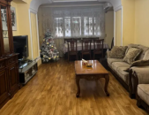 Կոմիտասի պողոտայում, 125 քմ, 3/9 հարկ, մի քանի պատշգամբ վաճառվում է ավտոտնակի, կահույքի և տեխնիկայի հետ միասին։