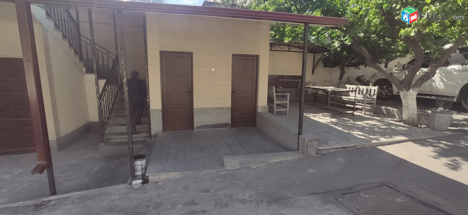 1635քմ հող,500քմ շինություն,3սրահ-200հոգու․-70հոգու,25հոգու համար,5առանձին կուպեներ,3տաղավար,մեքենաներ կայանելու տեղ