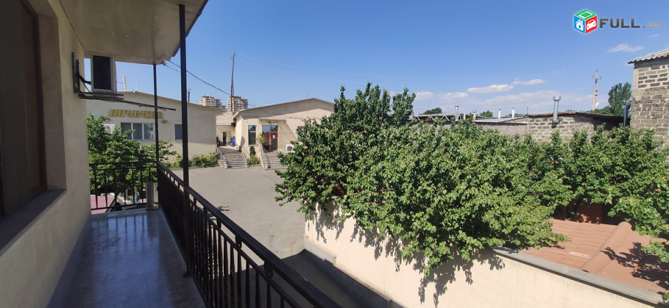 1635քմ հող,500քմ շինություն,3սրահ-200հոգու․-70հոգու,25հոգու համար,5առանձին կուպեներ,3տաղավար,մեքենաներ կայանելու տեղ