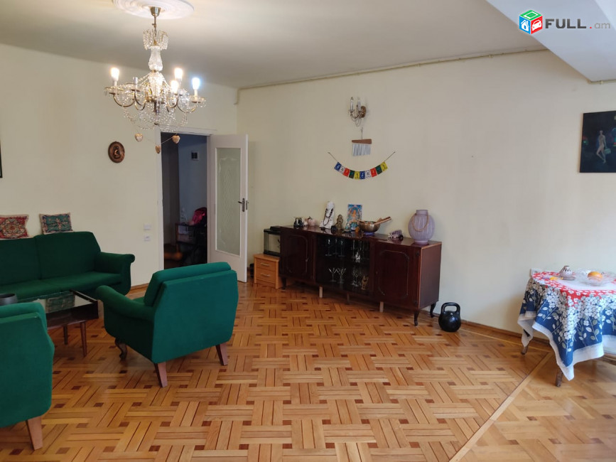 Փարպեցի փողոցում վաճառվում է բնակարան։For sale կոդ C1570