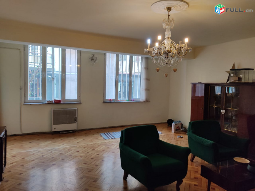 Փարպեցի փողոցում վաճառվում է բնակարան։For sale կոդ C1570