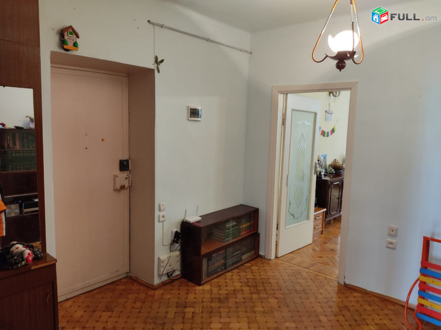 Փարպեցի փողոցում վաճառվում է բնակարան։For sale կոդ C1570