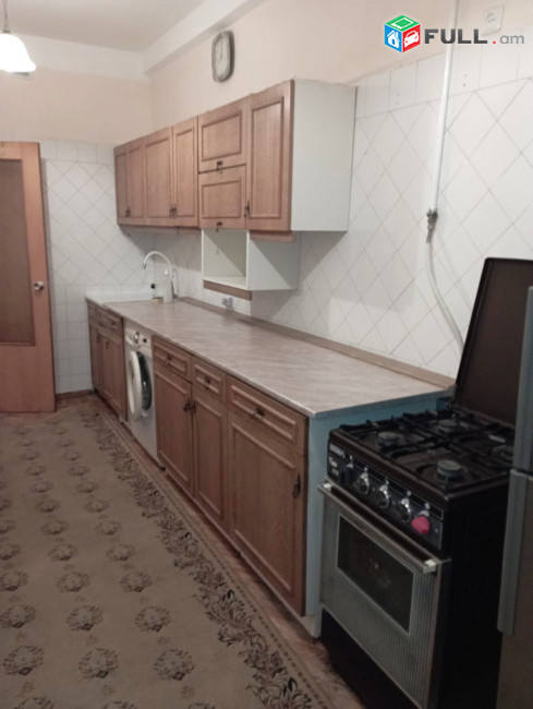 Տերյան փողոցում վարձով է տրվում 3 բնակարան։ For rent կոդ B1496