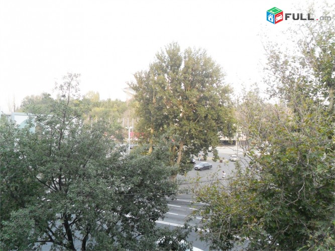 Հալաբյան Համալիրի դիմաց Алабян напротив Комплекса Alabyan opposite the Complex